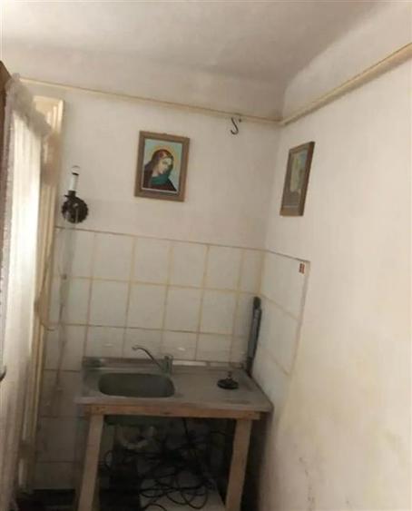 Casă individuală cu 2 camere cu Canalizare în Centrul Istoric