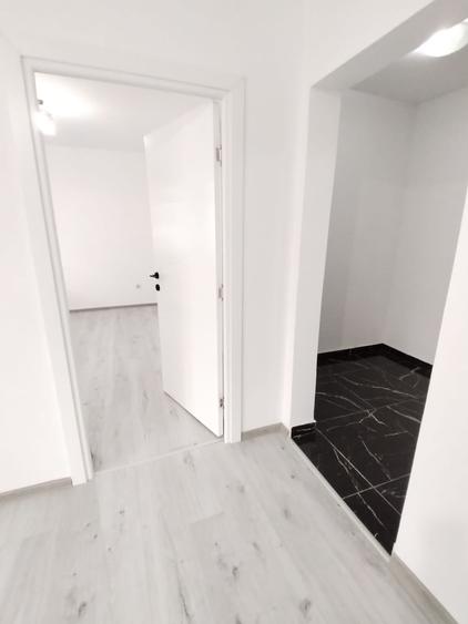 Apartament cu 2 camere semidecomandat în Podu Roș