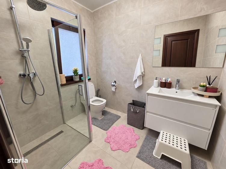 Casă cu 4 camere în Central
