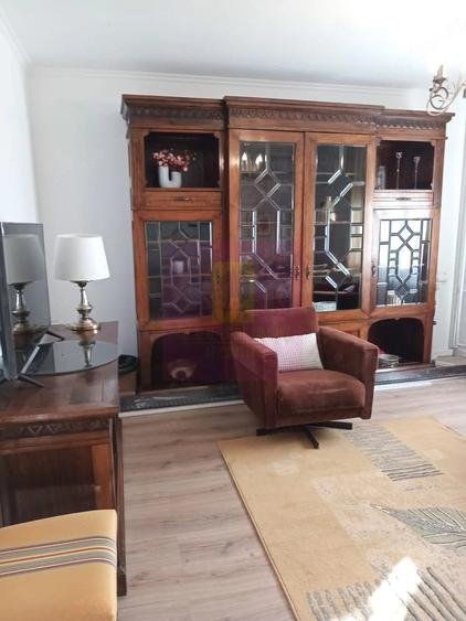 Apartament cu 3 camere decomandat în Panduri