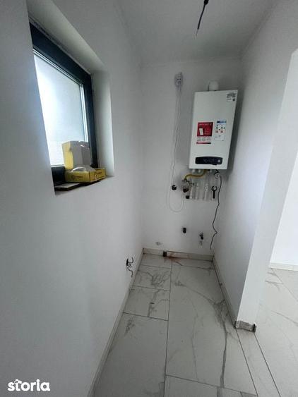 Casă cu Teren 5.5 Mp în Groși