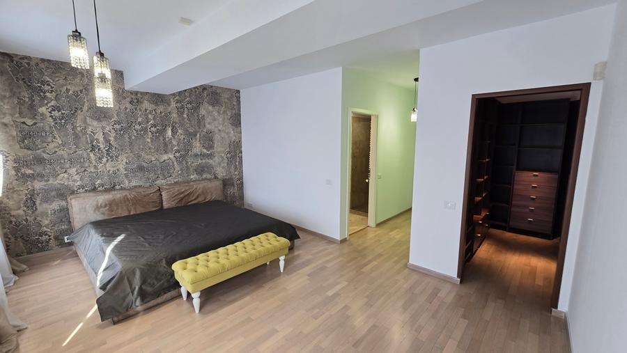 Apartament cu 6 camere decomandat, mobilat în Șoseaua Nordului