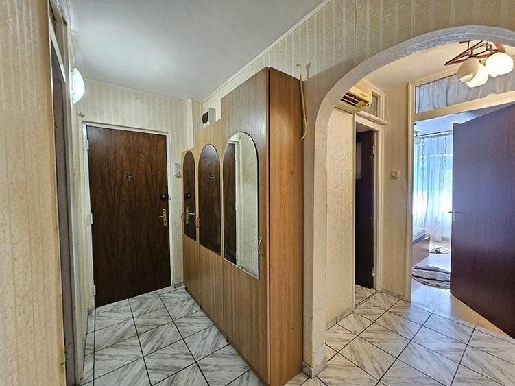 Apartament cu 3 camere decomandat, mobilat în Dristor