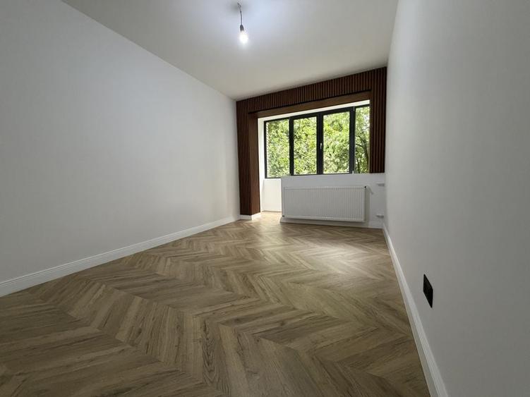 Apartament cu 3 camere semidecomandat în Cotroceni