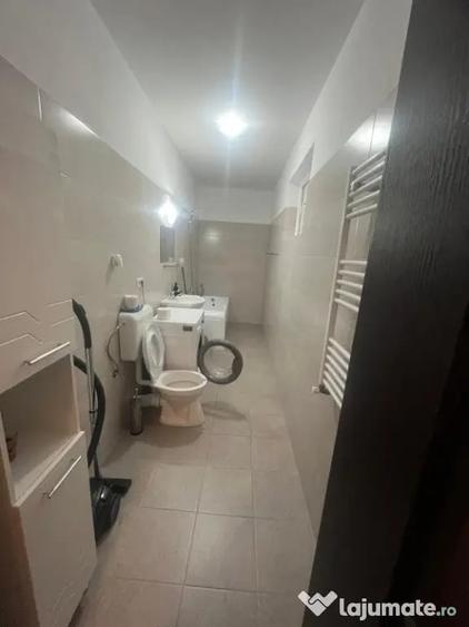Garsonieră decomandată în Central