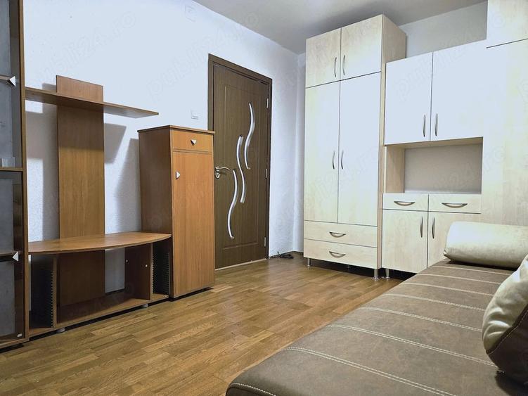 Garsonieră decomandată în Intim