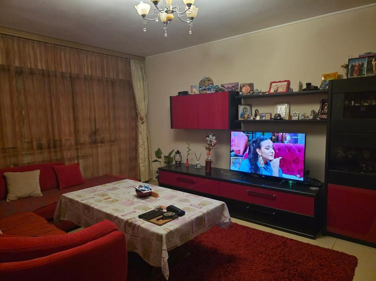Apartament cu 3 camere decomandat în Brotăcei