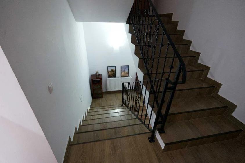 Duplex cu 4 camere cu Canalizare în Militari