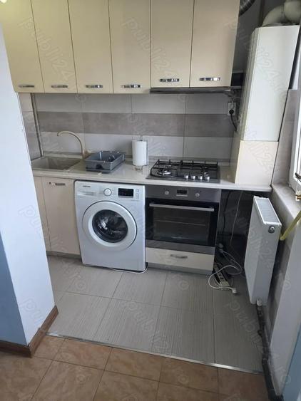 Apartament cu 3 camere semidecomandat în Micro 9