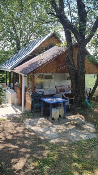 Casă individuală cu 2 camere cu Teren 10800 Mp în Golești
