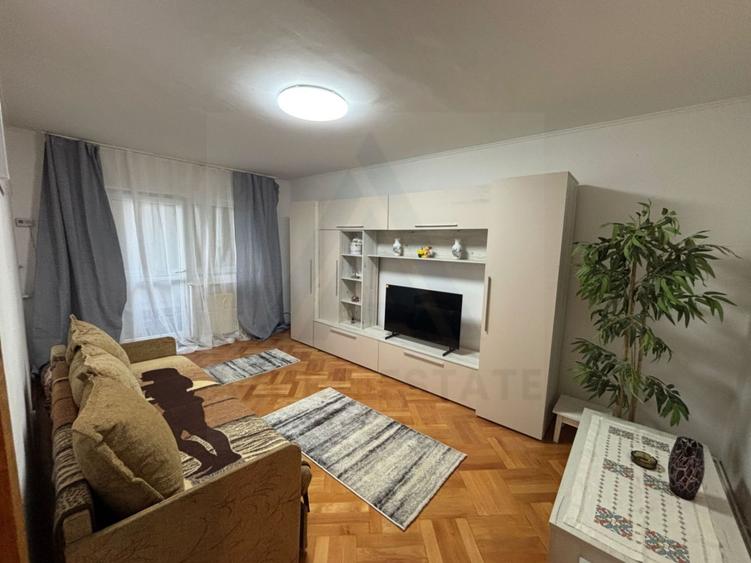 Apartament cu 3 camere decomandat, mobilat în Sub Arini