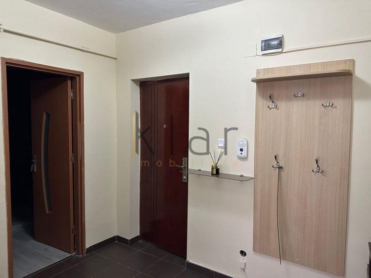 Apartament cu 3 camere semidecomandat, mobilat în Central