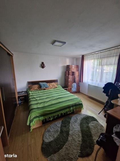 Casă cu 5 camere cu Teren 1000 Mp în Ghioșești