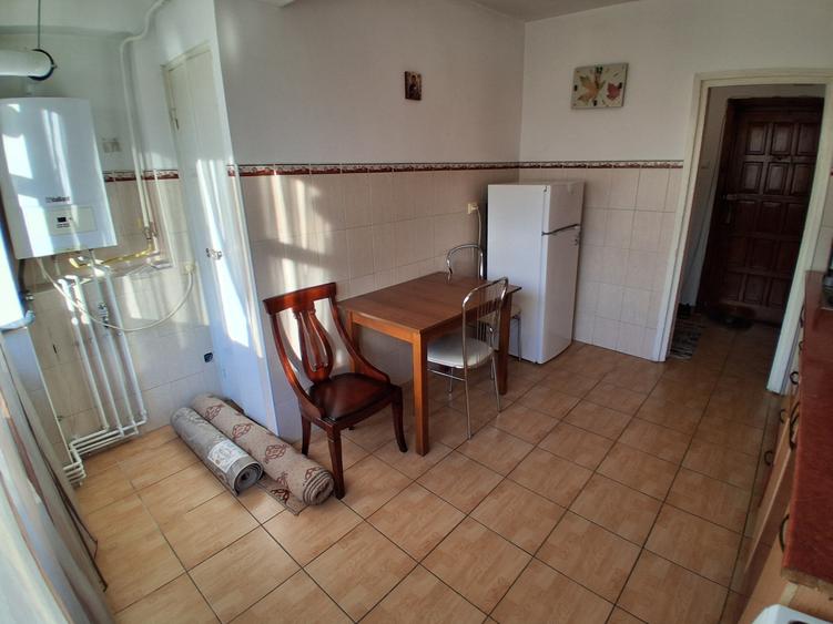 Apartament cu 3 camere decomandat în Centru Civic