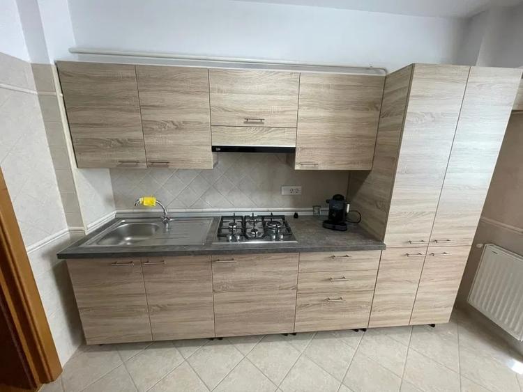 Apartament cu 3 camere decomandat, mobilat în Central