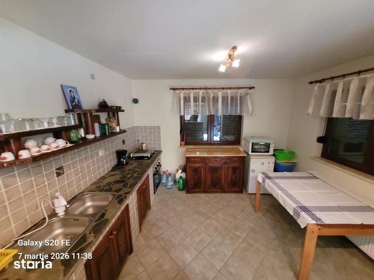 Casă cu 4 camere cu Teren 1200 Mp în Sadu