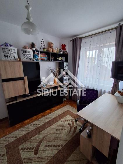 Apartament cu 2 camere semidecomandat, mobilat în Hipodrom 1