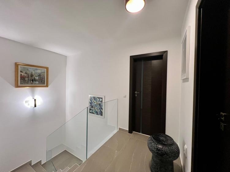 Duplex cu 4 camere cu Canalizare în Dezmir