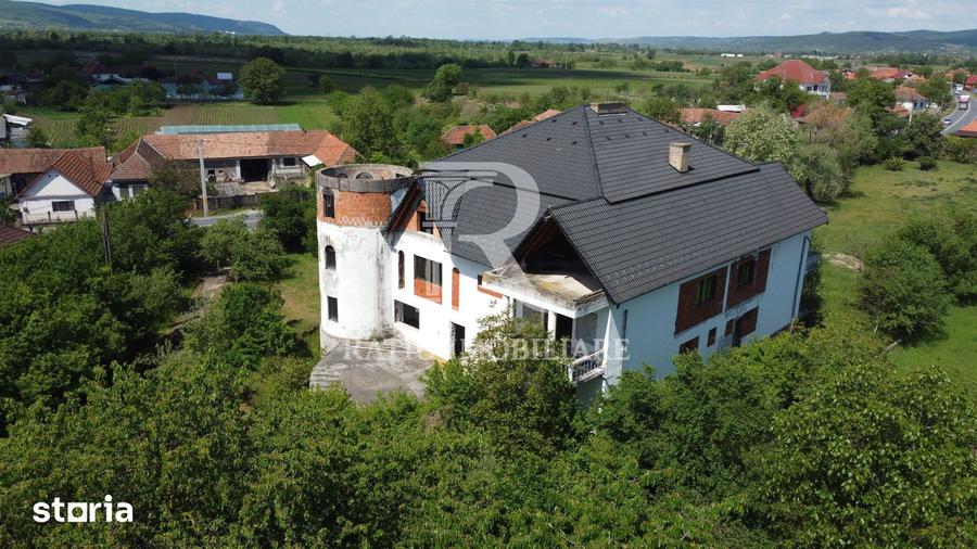 Casă cu Teren 5794 Mp în Aușeu