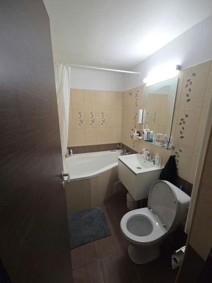 Apartament cu 3 camere decomandat în Aviației