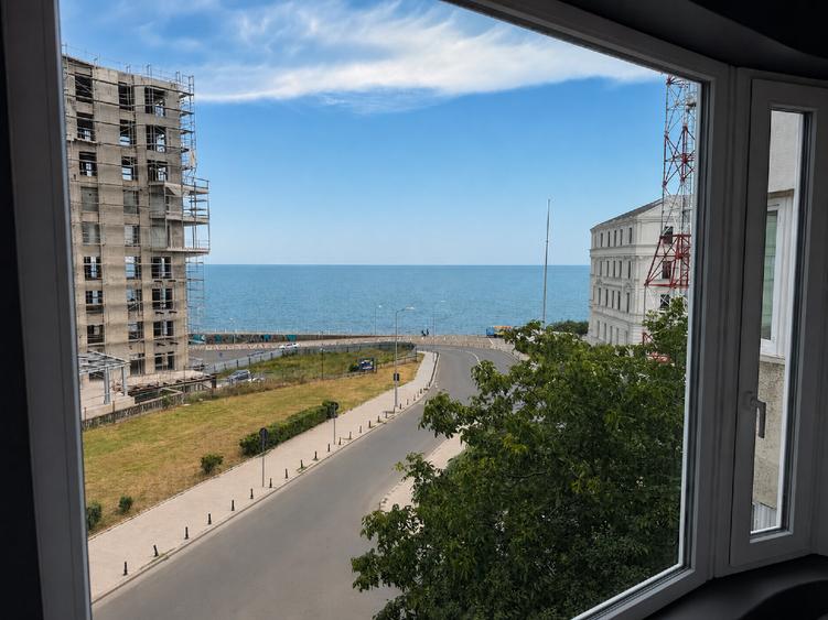 Apartament cu 3 camere decomandat, mobilat în Peninsula