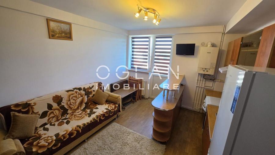 Apartament cu 3 camere semidecomandat, mobilat în Central