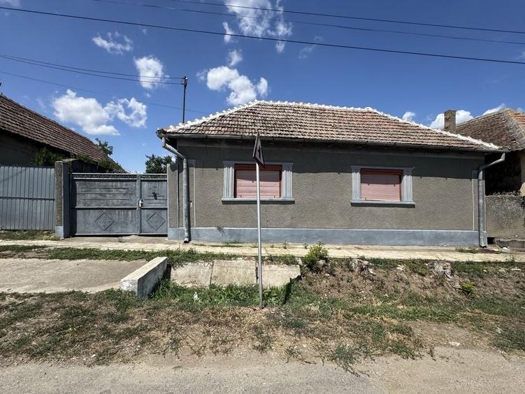 Casă cu 4 camere în Tulca