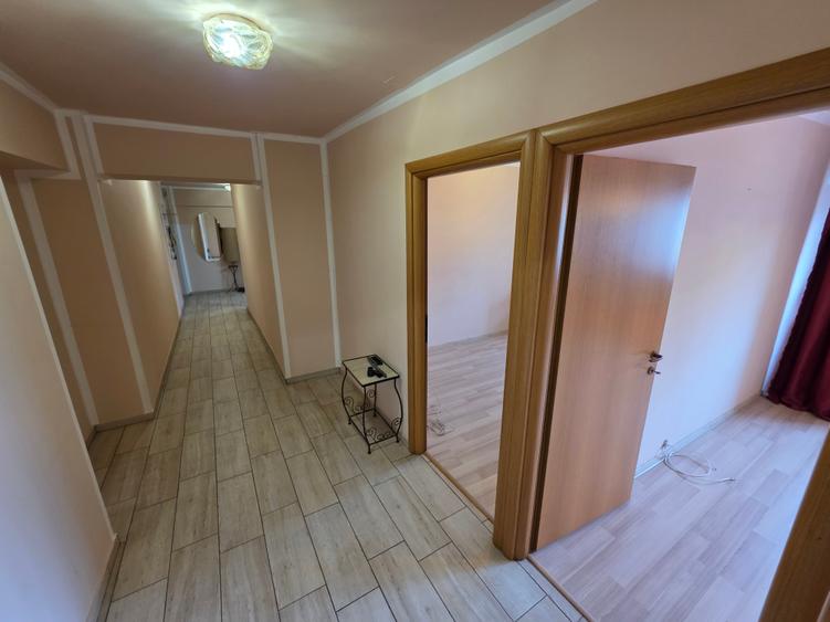 Apartament cu 3 camere decomandat în Doamna Ghica