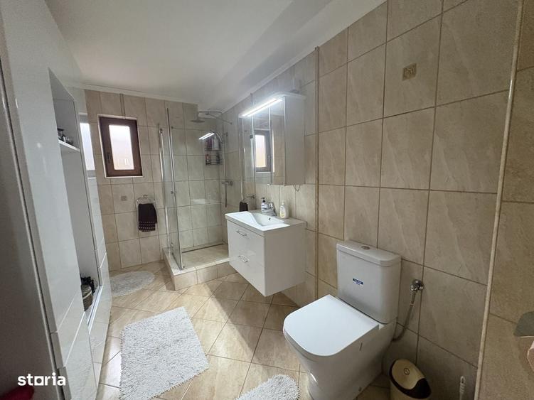 Casă cu 3 camere în Sântandrei