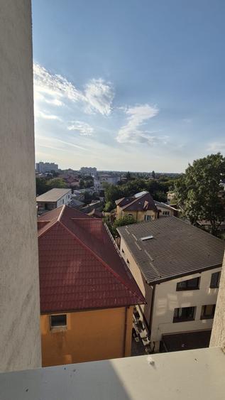 Apartament cu 3 camere semidecomandat, mobilat în Giurgiului