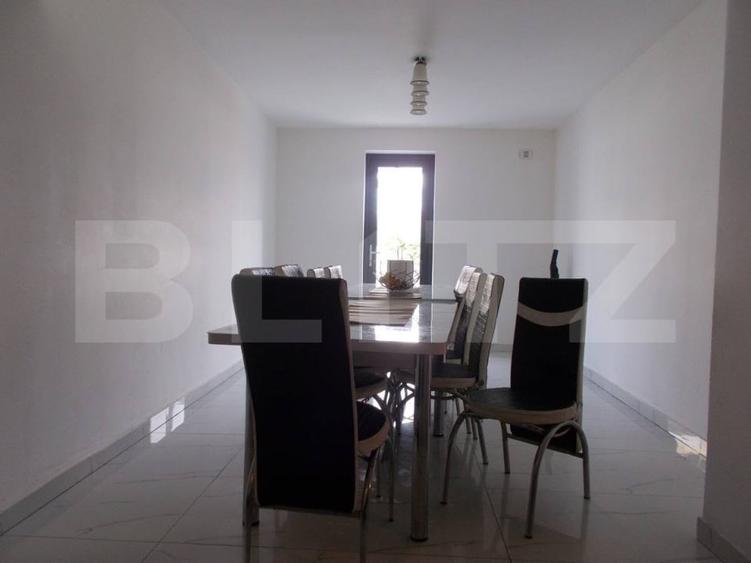 Duplex cu 6 camere cu Garaj în Parța