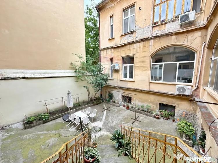 Spațiu comercial, de 190 mp, în Central