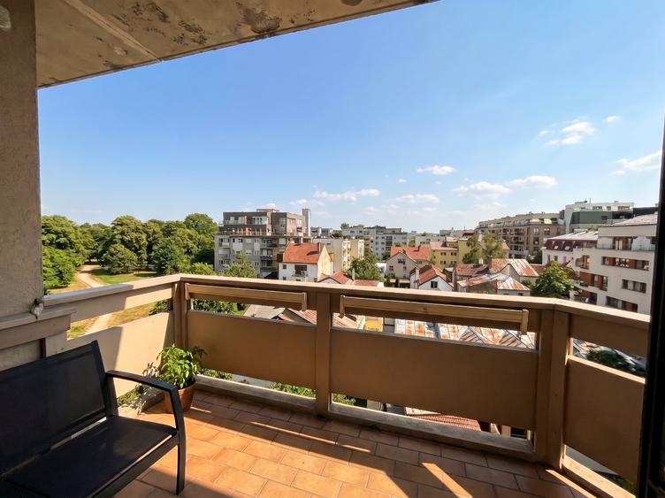 Apartament cu 4 camere decomandat în Floreasca