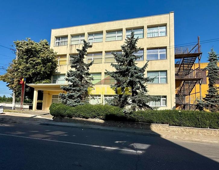 Birou, de 1,080 mp, în Est