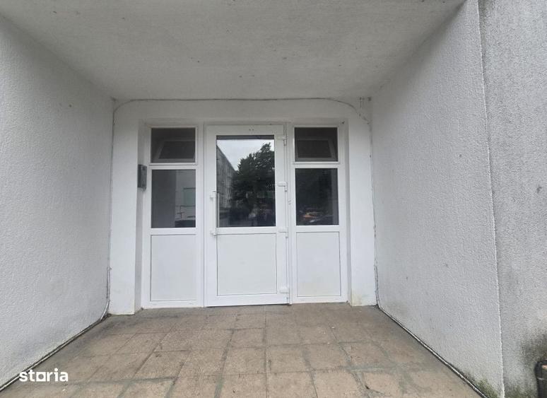 Apartament cu 2 camere semidecomandat în Podu Roș