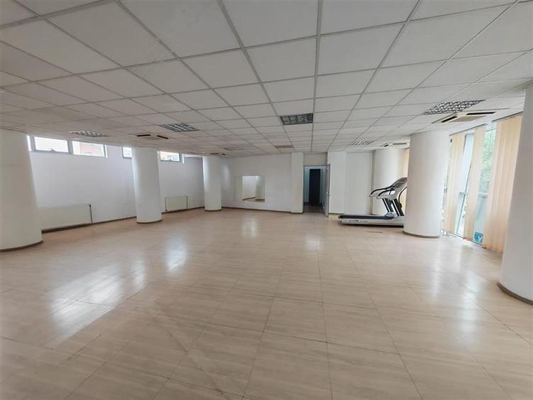 Birou, de 1,100 mp, în Vitan Mall