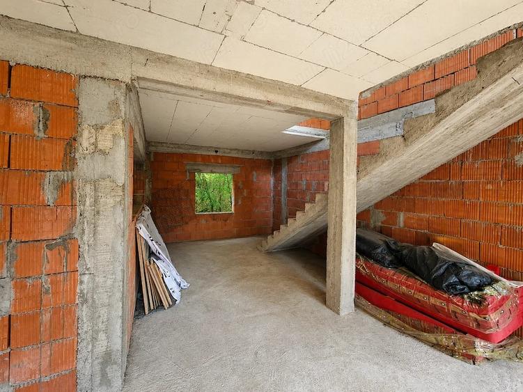 Casă cu Teren 124 Mp în Olanu