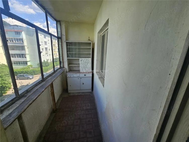 Apartament cu 4 camere decomandat, mobilat în Micro IV