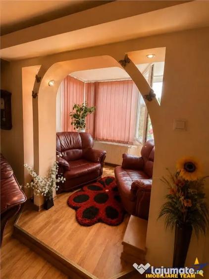 Apartament cu 3 camere decomandat în Calea București