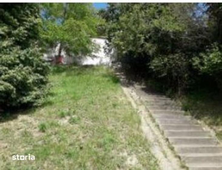 Casă cu 2 camere cu Teren 893 Mp în Central