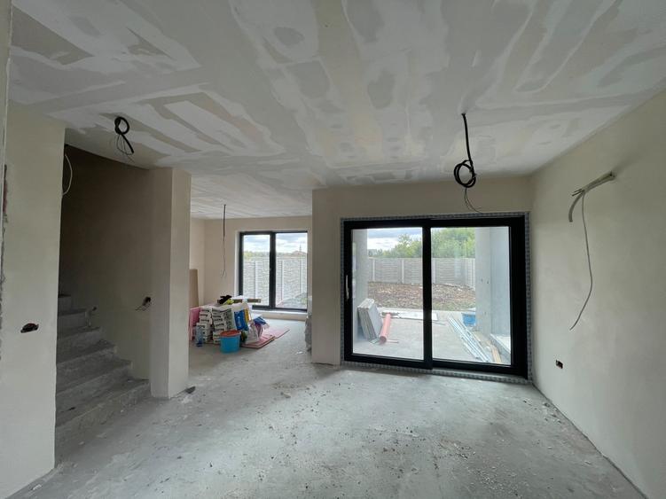 Duplex cu 4 camere cu Canalizare în Giarmata-Vii