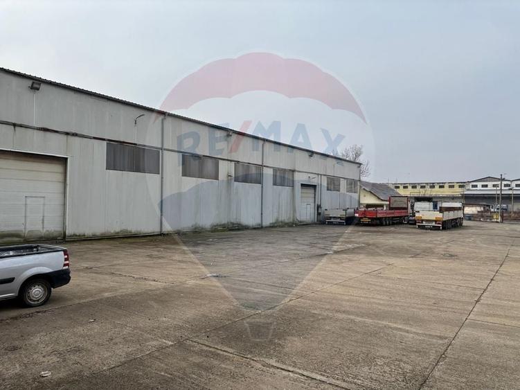 Spațiu industrial, de 2,800 mp, în Central