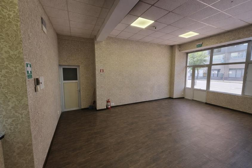 Spațiu comercial, de 45 mp, în Baza 3