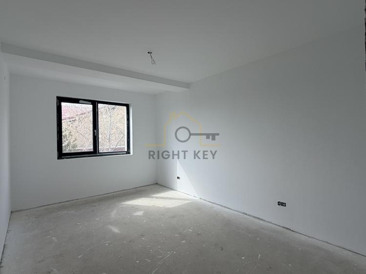 Duplex cu 4 camere cu Canalizare în Domnești