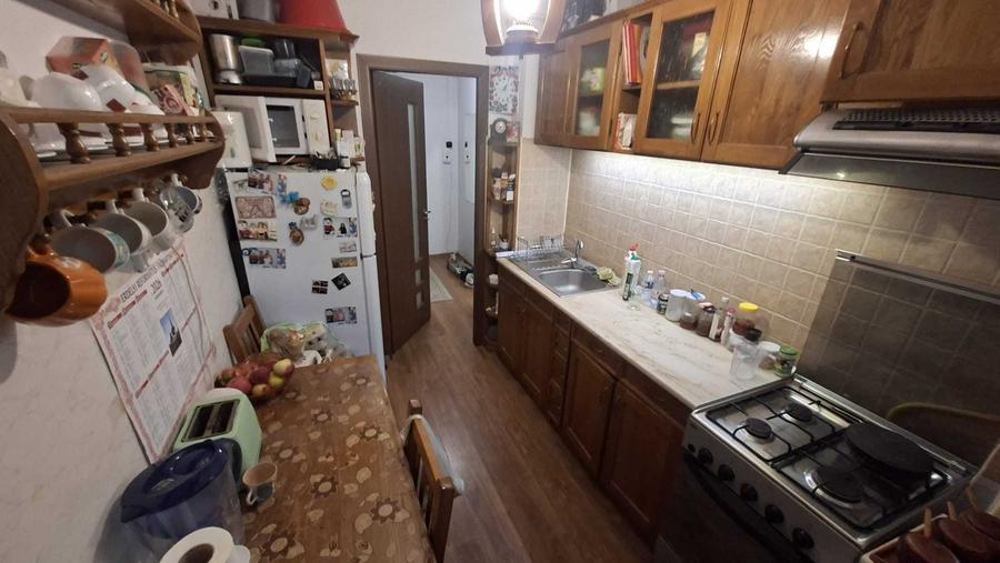 Apartament cu 2 camere semidecomandat în Aleea Carpați