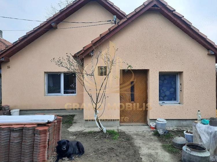 Casă individuală cu 3 camere cu Canalizare în Plopi
