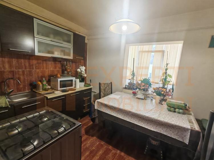 Apartament cu 3 camere decomandat, mobilat în Casa de Cultură