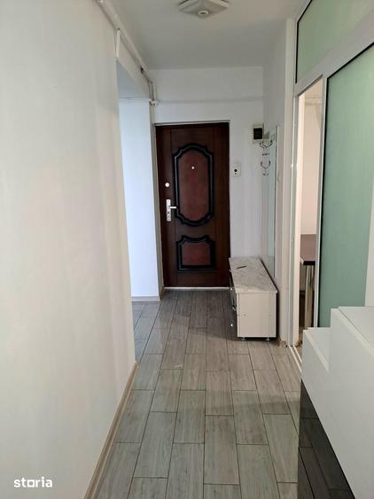 Apartament cu 2 camere decomandat în Craiovița Nouă