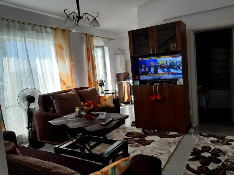 Apartament cu 2 camere semidecomandat, mobilat în Uverturii