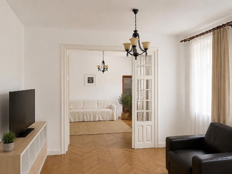 Apartament cu 5 camere semidecomandat în Universitate